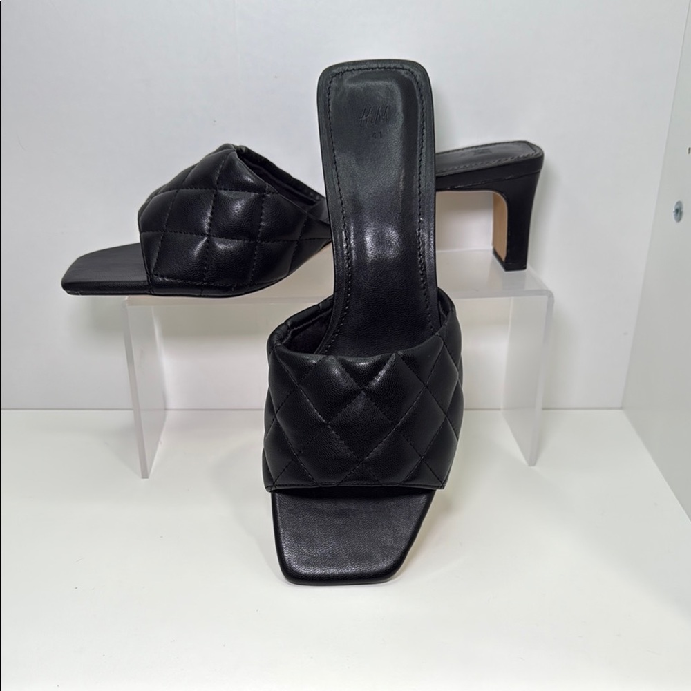 Chic H&M Black Quilted Slide Sandals – Size 9.5 / EU 41